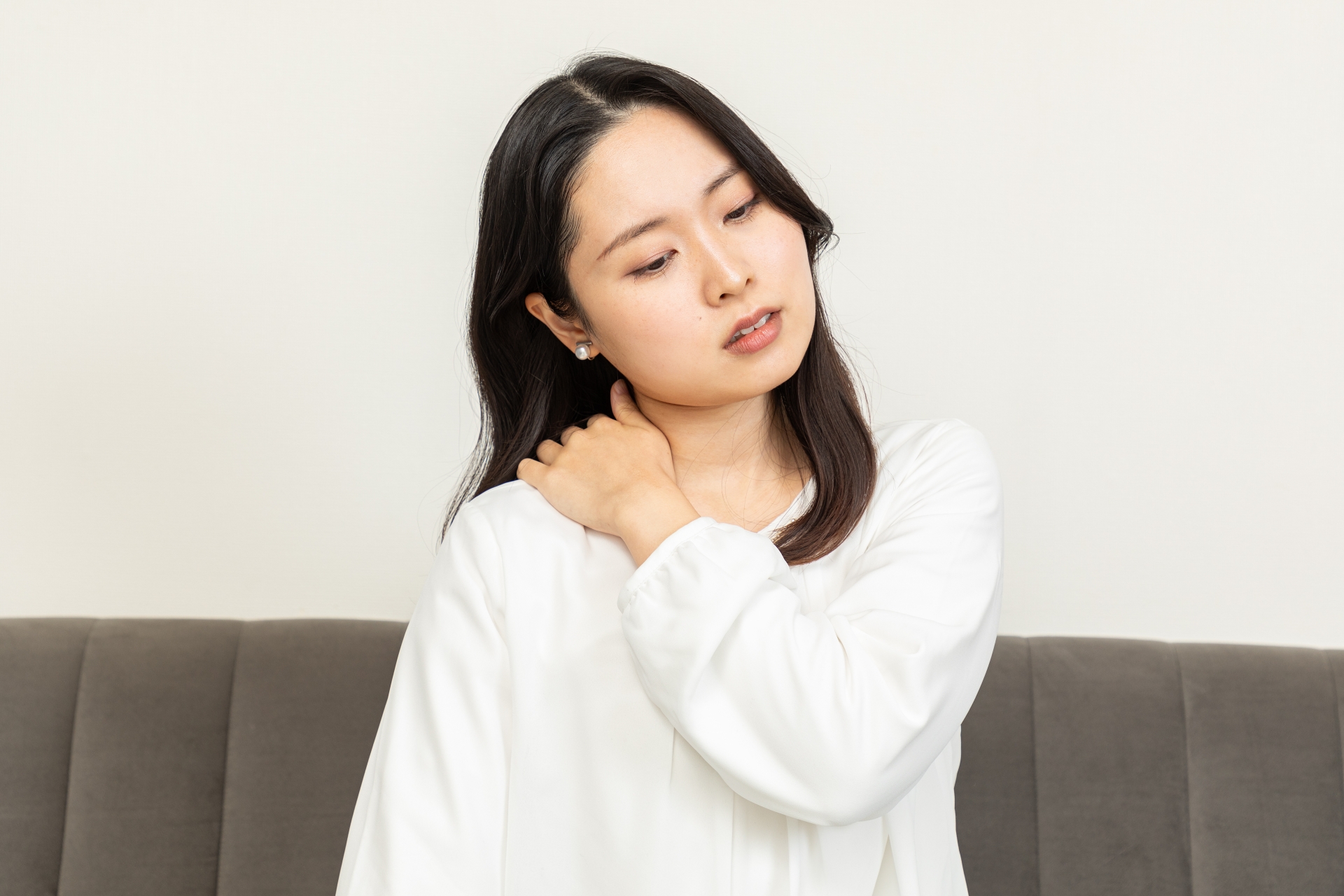 長浜市 肩こりに悩む女性