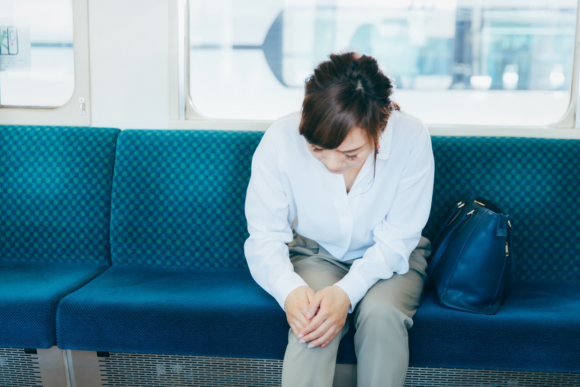 膝の痛みに悩む女性|長浜市の整体院